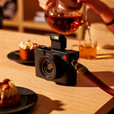 Leica D-Lux 8 Bundle