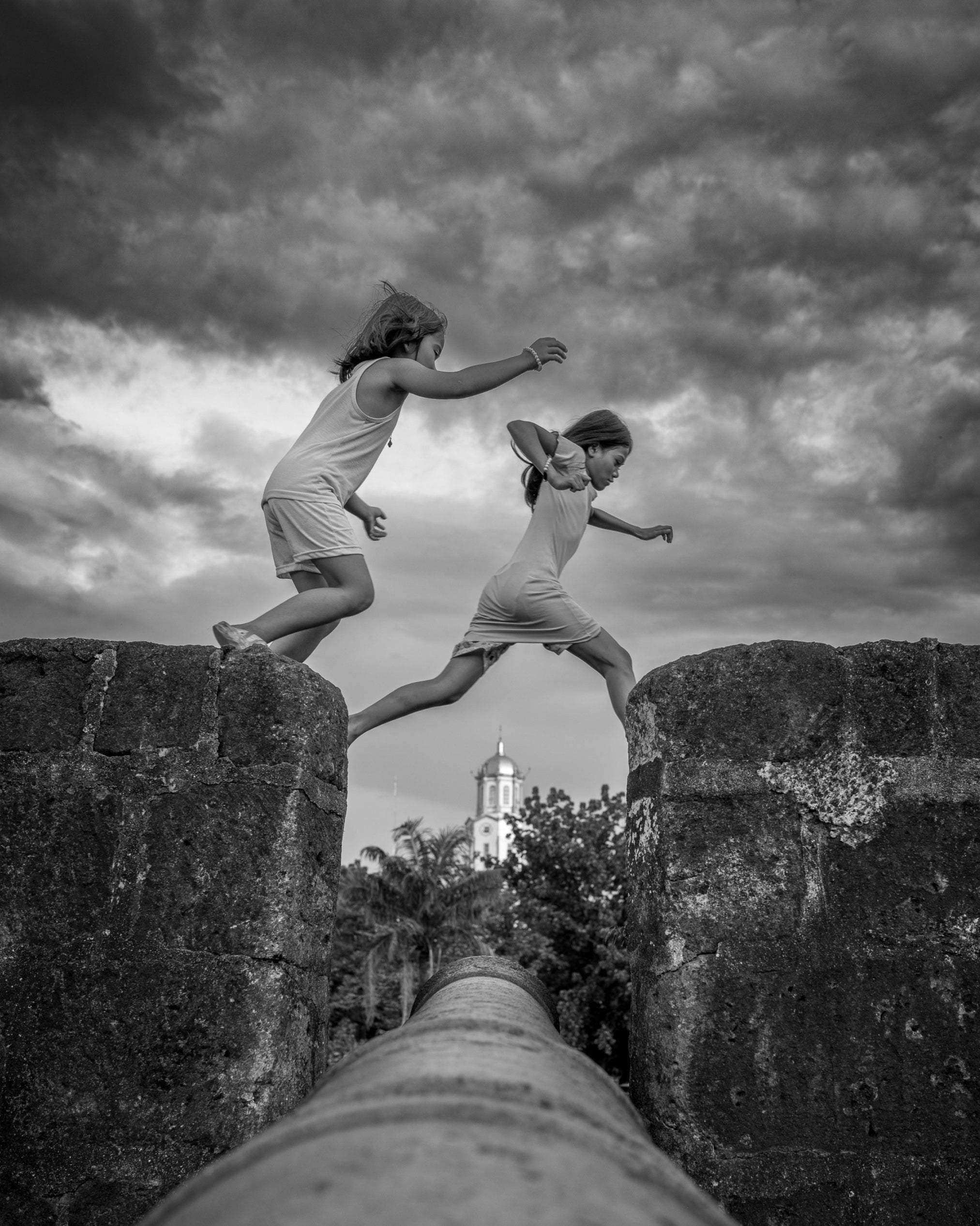 Echoes of Light: Faces and Forts in Manila with Alan Kwang